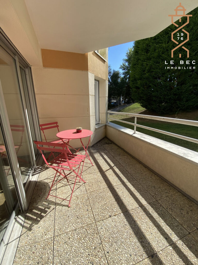 Bien: A LOUER T2 VANNES