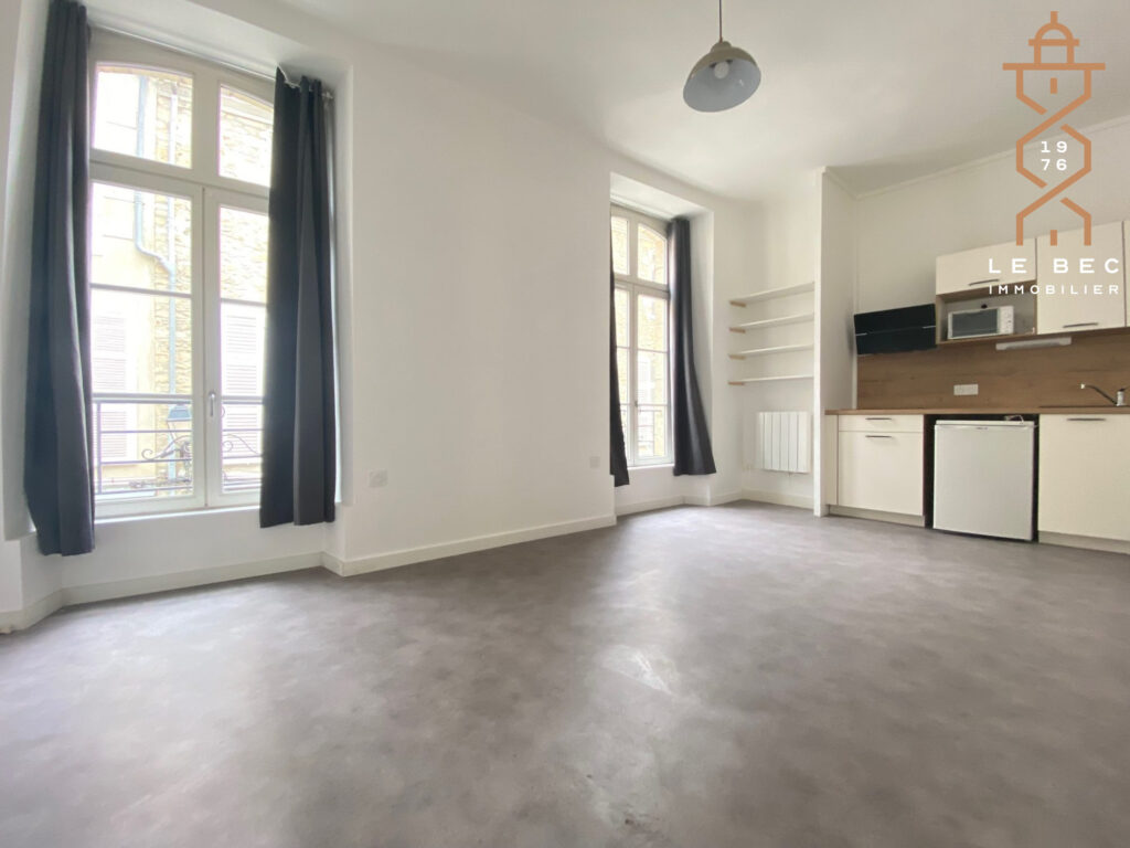 Bien: A LOUER STUDIO EN CENTRE VILLE DE VANNES