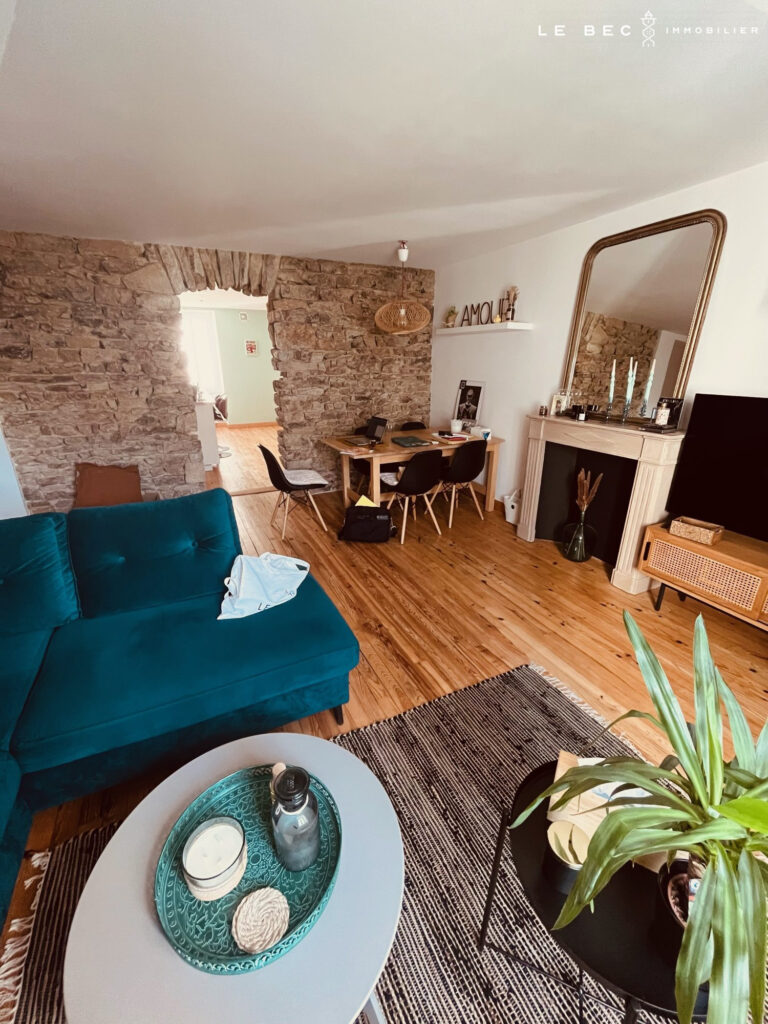Bien: LOCATION T2 MEUBLE VANNES