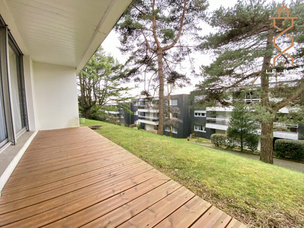 Bien: A louer appartement T1 bis meublé Vannes Port