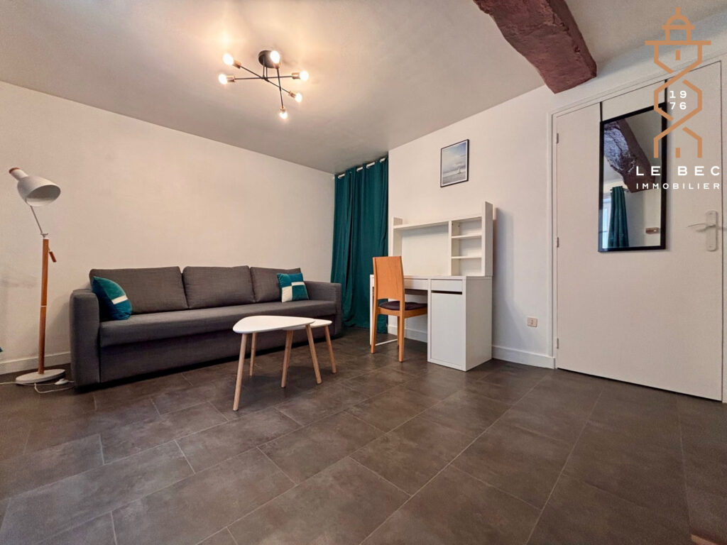 Bien: A louer studio meublé Centre Ville Vannes