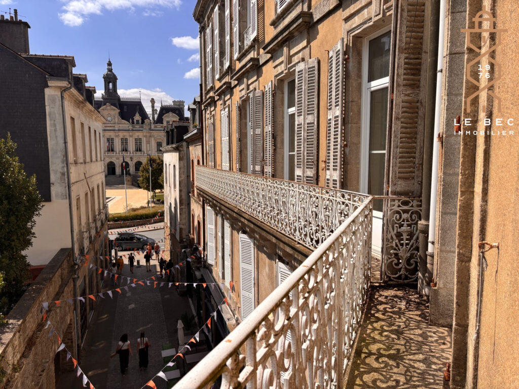 Bien: A louer T6 d'exception Vannes Centre Ville