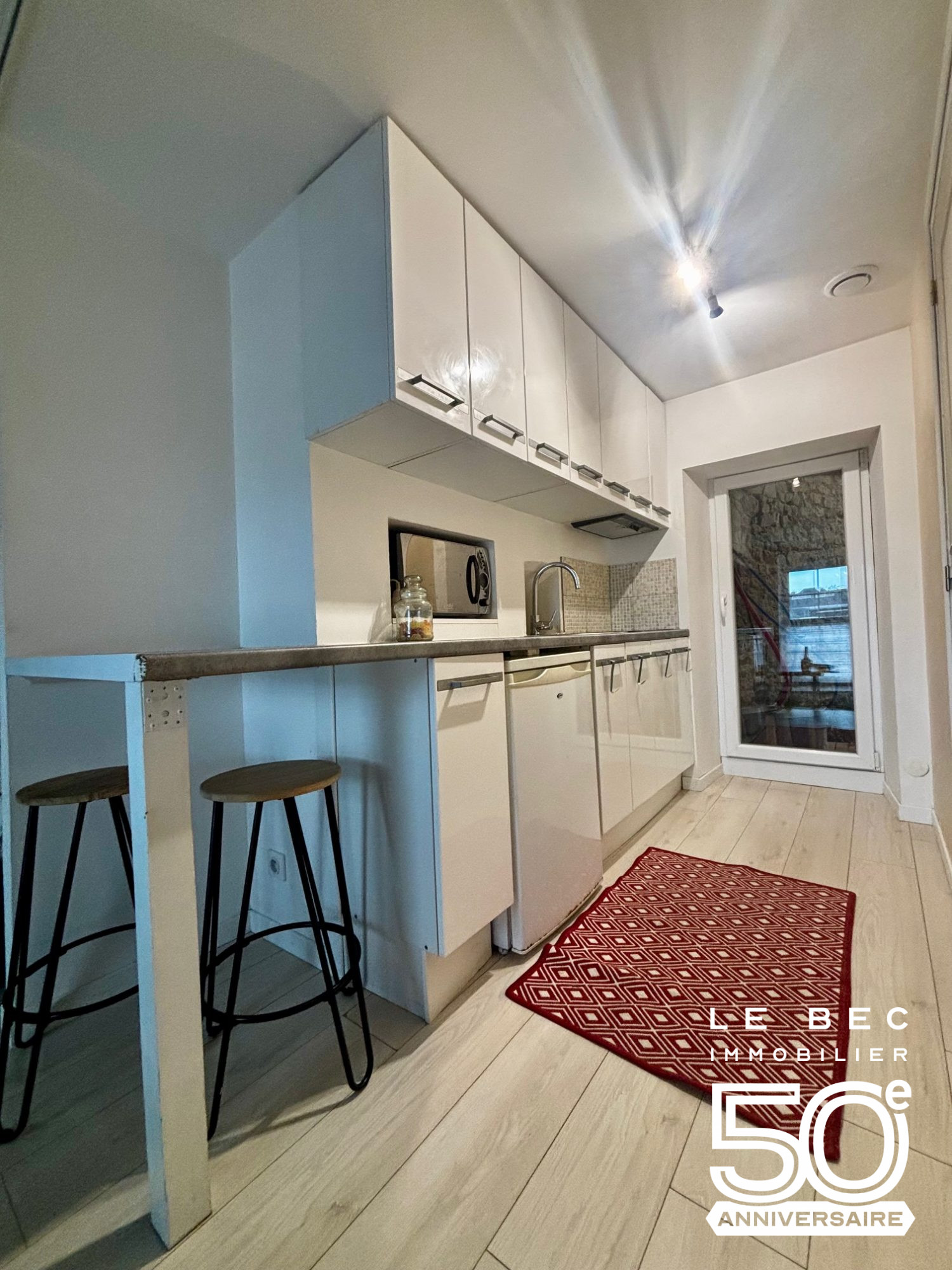 Bien: A louer studio meublé Vannes Gare