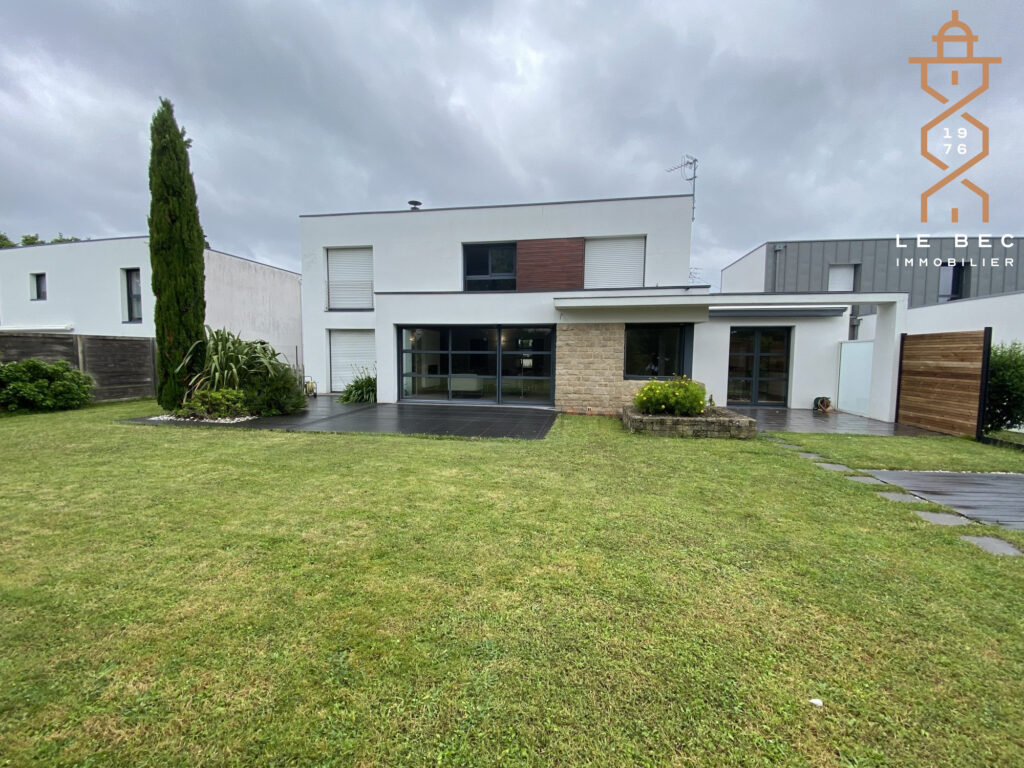 Bien: A louer maison meublée Vannes Ouest