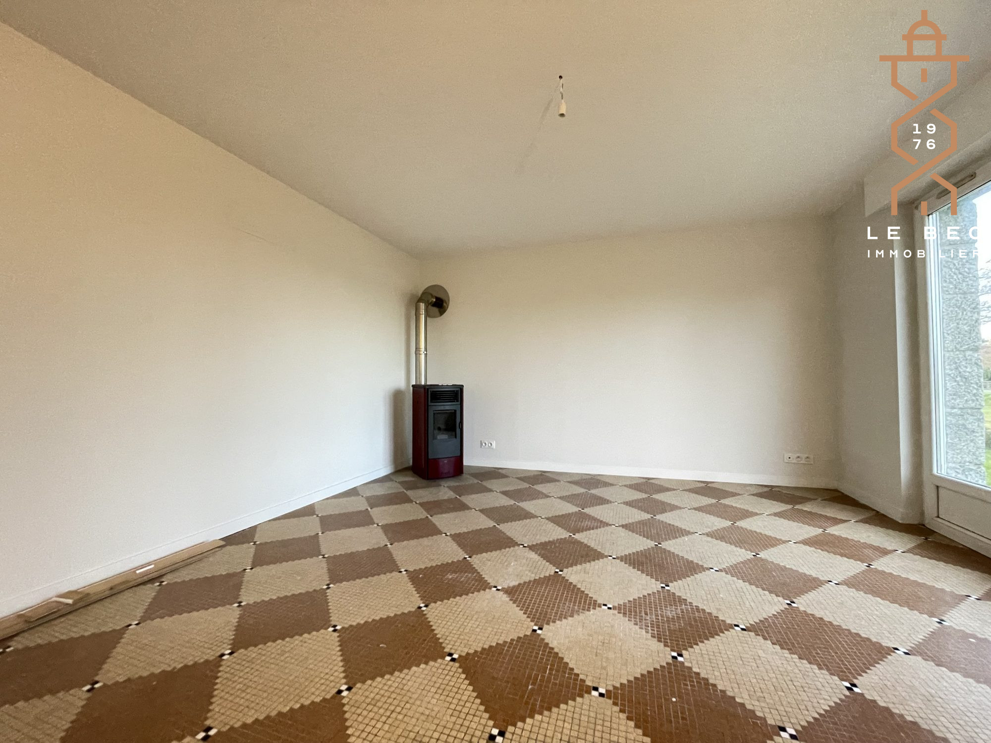 Bien: A louer maison rénovée 4 chambres THEIX NOYALO