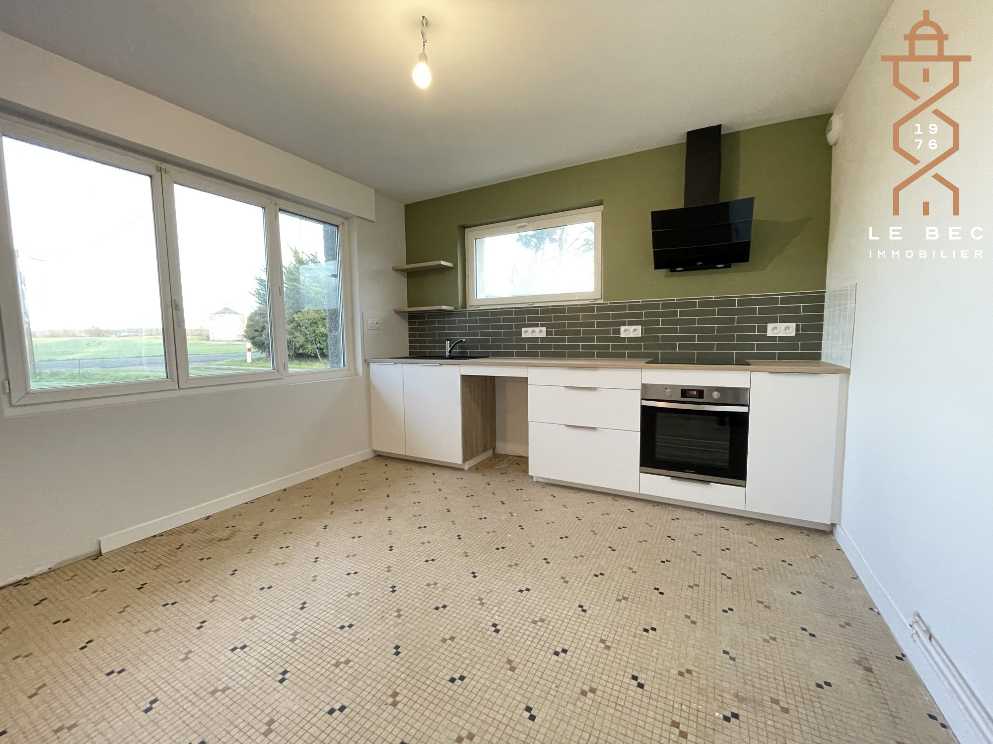 Bien: A louer maison rénovée 4 chambres THEIX NOYALO