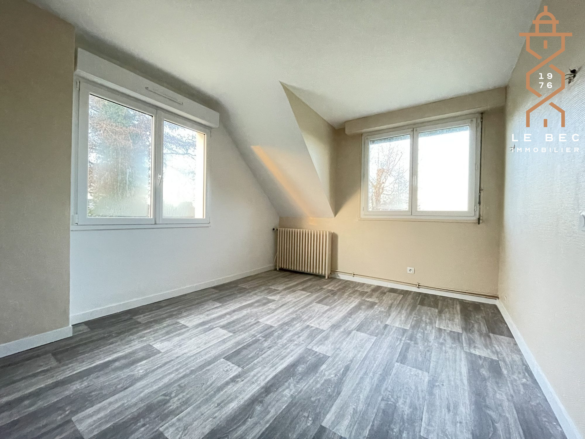 Bien: A louer maison rénovée 4 chambres THEIX NOYALO