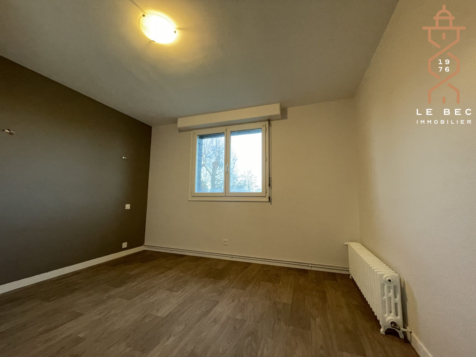 Bien: A louer maison rénovée 4 chambres THEIX NOYALO