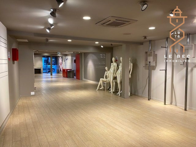 Bien: RARE dans le centre-ville de Vannes : très belle surface commerciale