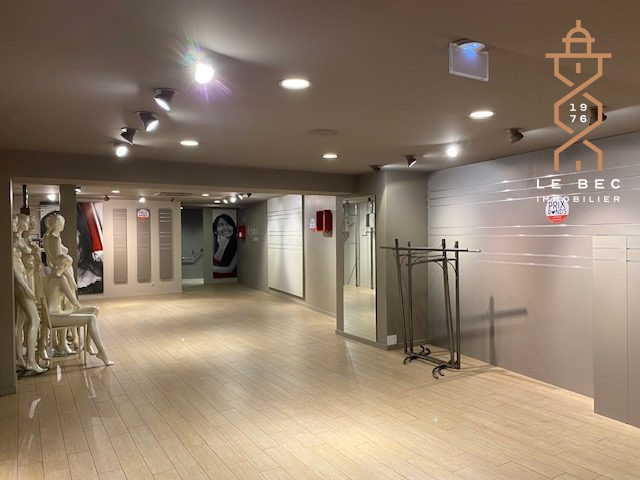 Bien: RARE dans le centre-ville de Vannes : très belle surface commerciale