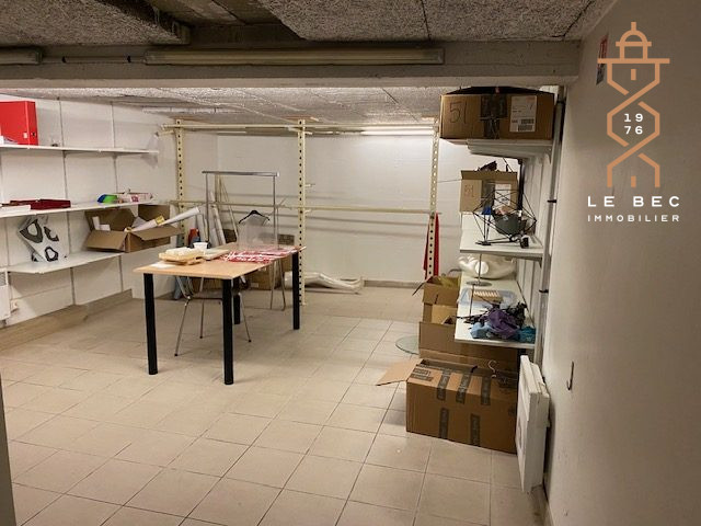 Bien: RARE dans le centre-ville de Vannes : très belle surface commerciale