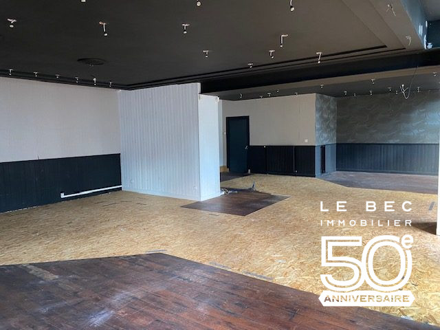Bien: Centre-ville de Vannes, quartier Préfecture, local à usage de commerce ou bureaux