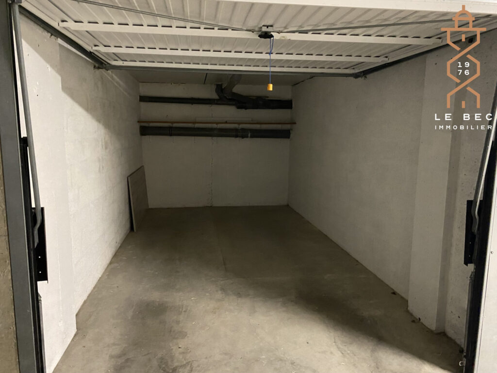 Bien: Garage à louer Vannes Ouest