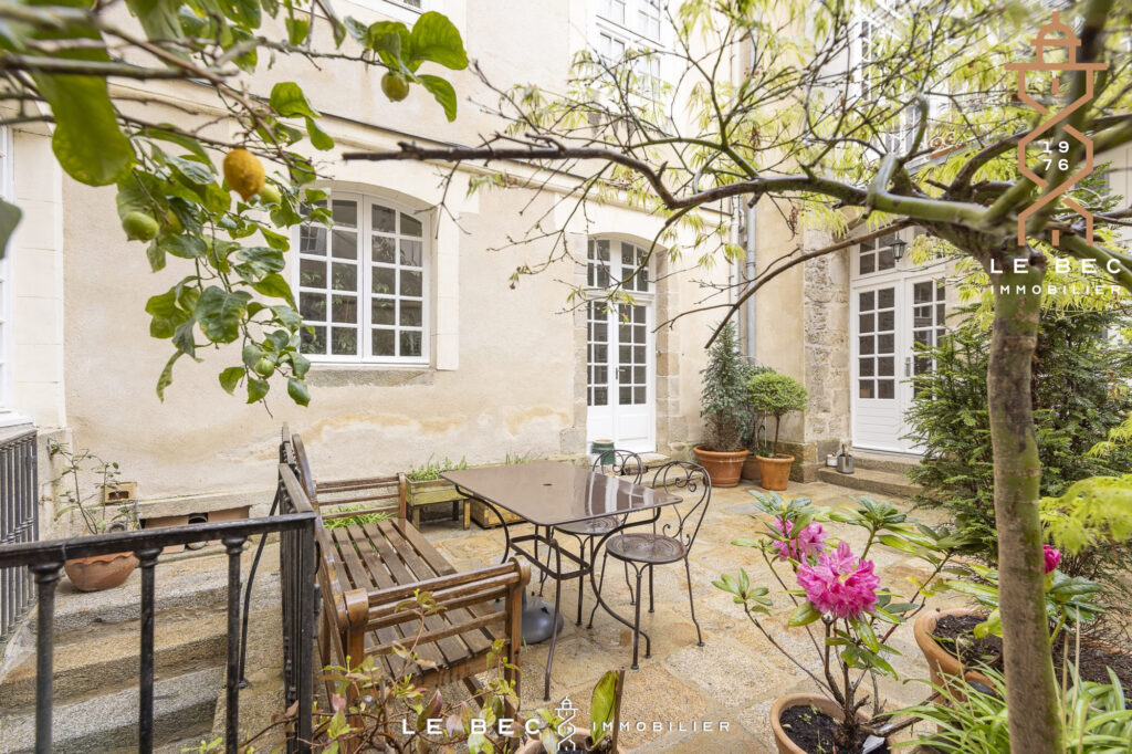 Bien: Vaste APPARTEMENT DE CARACTERE Intra Muros de VANNES