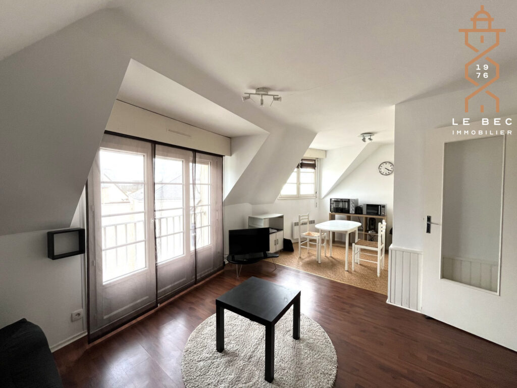 Bien: Studio centre ville de VANNES à Vendre