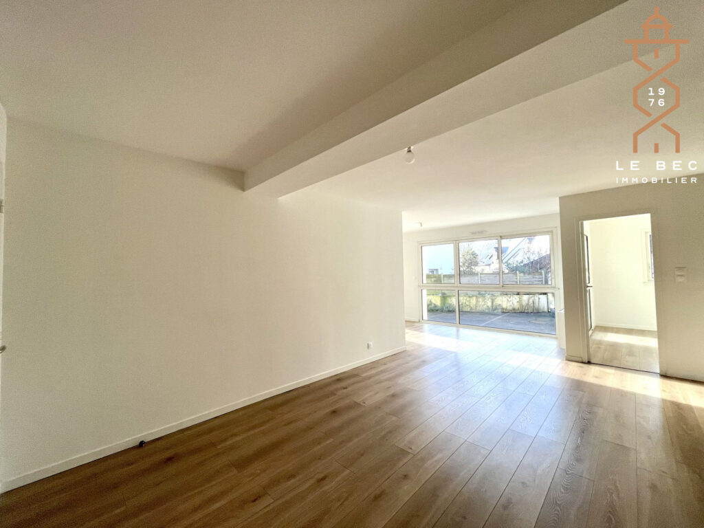 Bien: Grand T2 rénové à Vendre - Quartier Cliscouët, VANNES