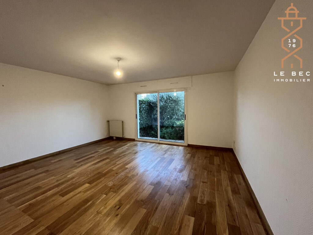 Bien: T3 en rez-de-chaussée avec terrasse et grand jardin privatif - à Vendre Rive droite du port VANNES