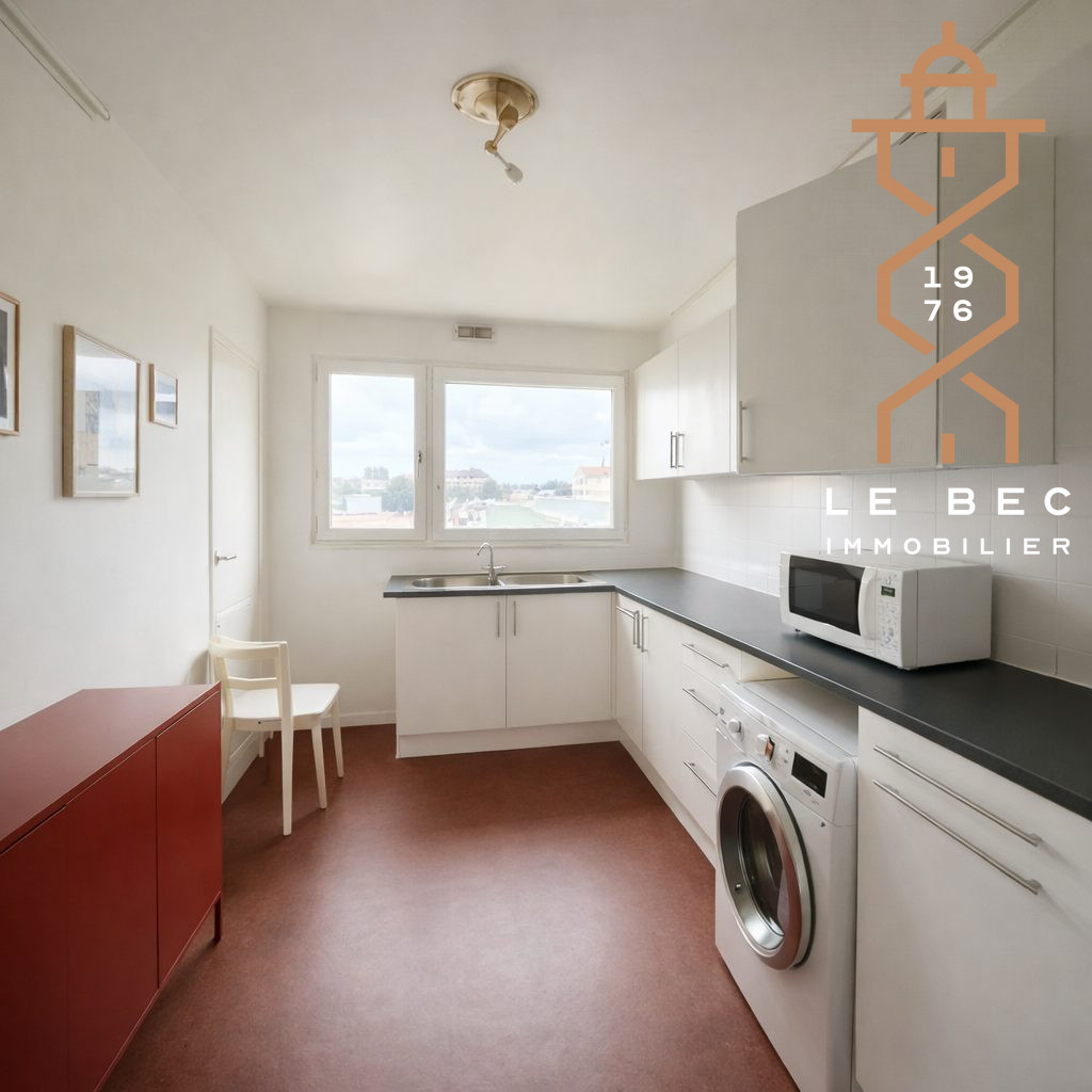 Bien: À VENDRE – T3 lumineux au dernier étage, centre-ville à pied