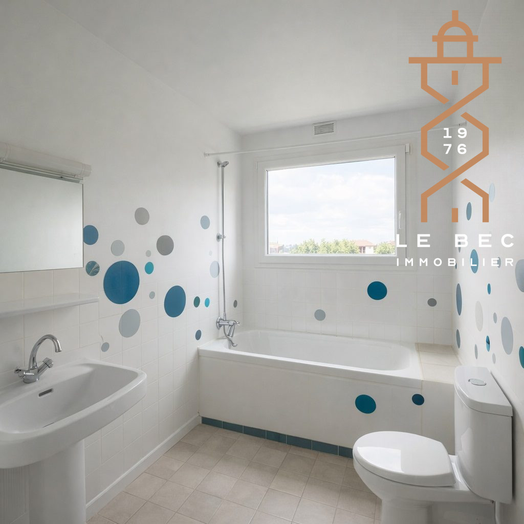 Bien: À VENDRE – T3 lumineux au dernier étage, centre-ville à pied