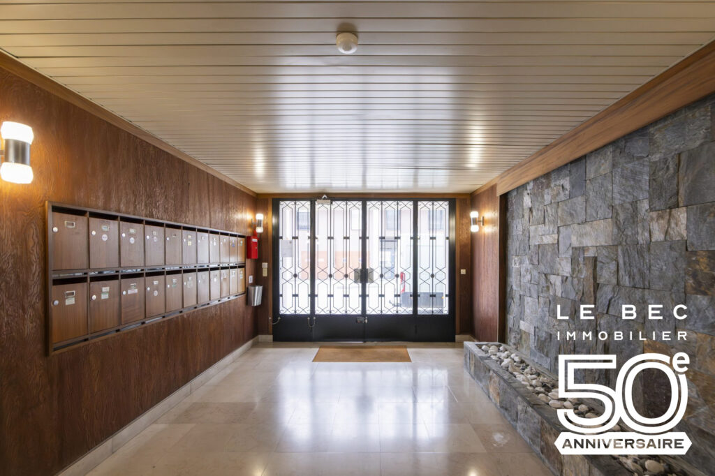 Bien: Vaste Appartement Centre-Ville 3 chambres à Vendre
