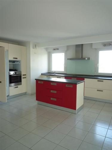 Bien: Appartement type 4 avec garage, parking et balcons