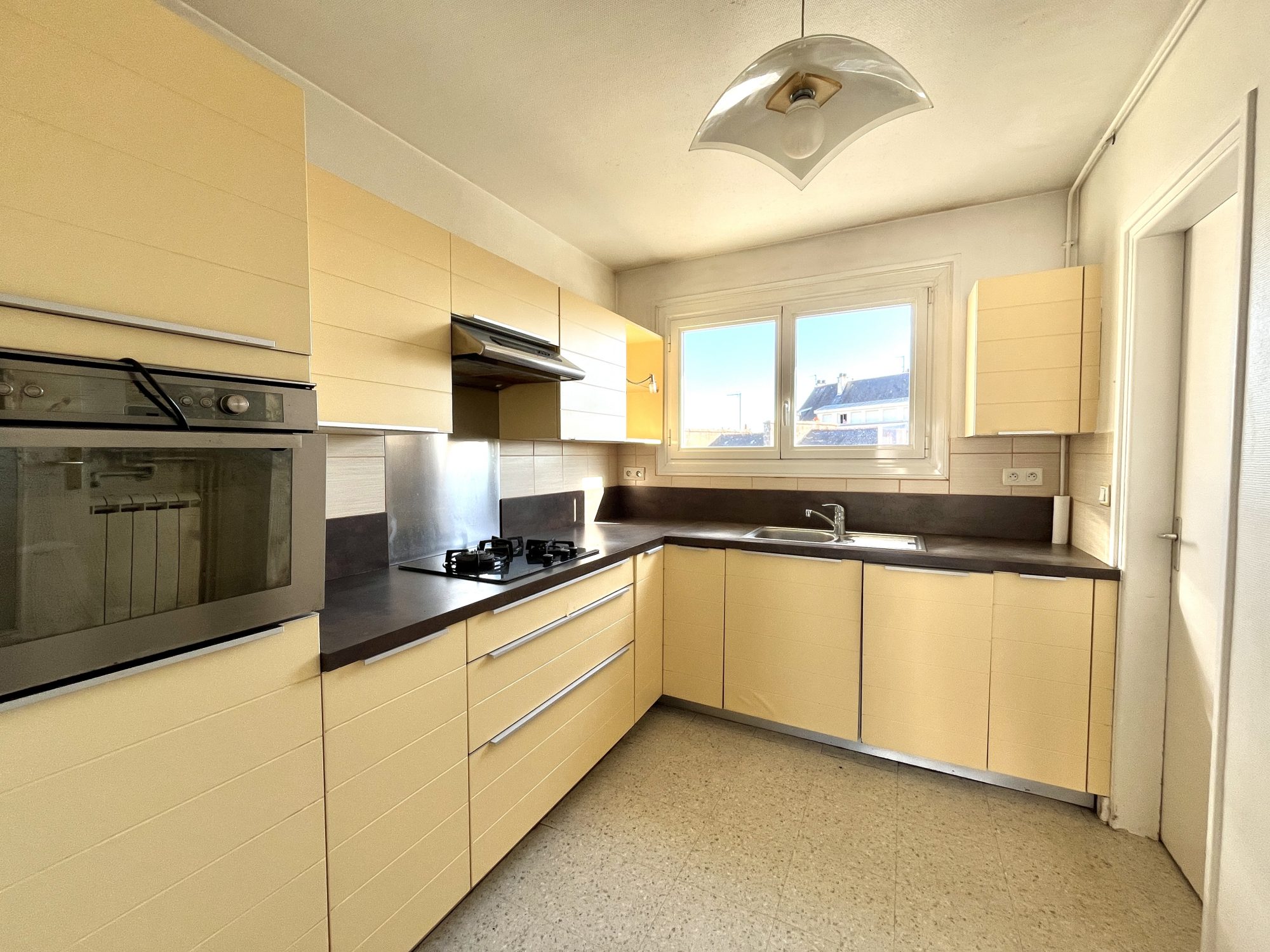 Bien: Centre ville Appartement 2 chambres avec garage à VENDRE