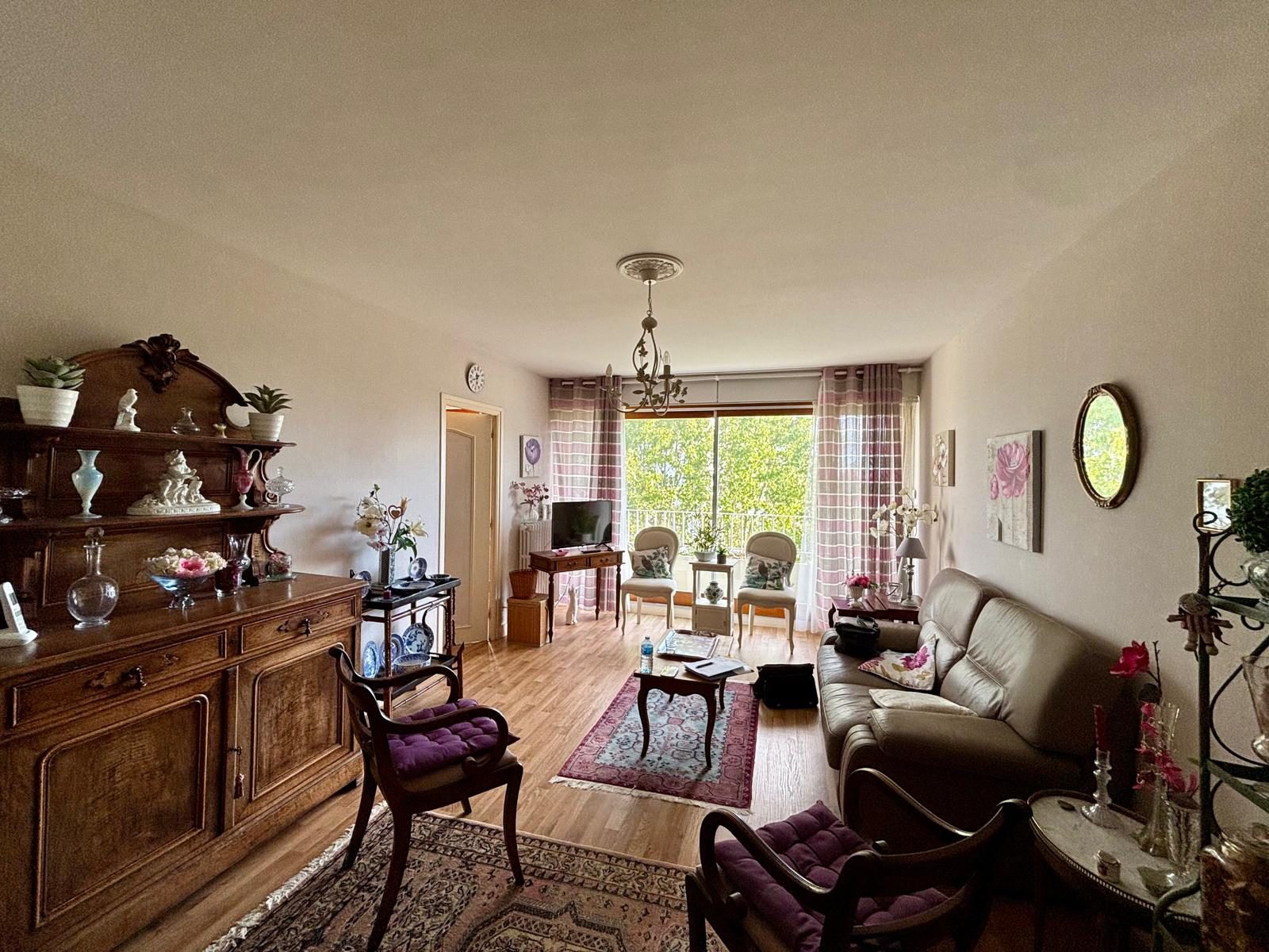 Bien: A VENDRE - Appartement T5 à rénover - VANNES