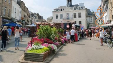 Bien: Rare sur le marché : grande surface commerciale au coeur du centre-ville d'Auray