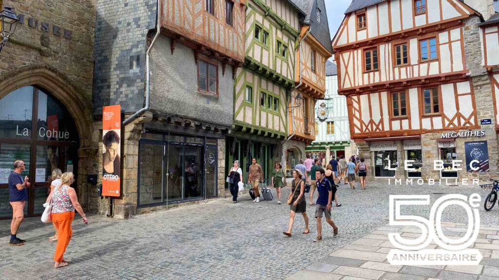 Bien: VANNES intra-muros : beaucoup de cachet pour ce local commercial !