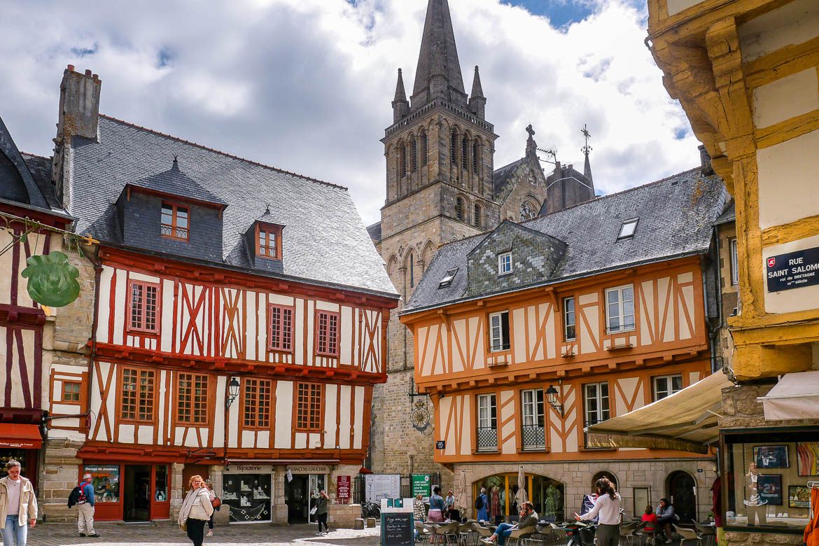 Bien: Au coeur du centre historique de VANNES, dans une rue de caractère