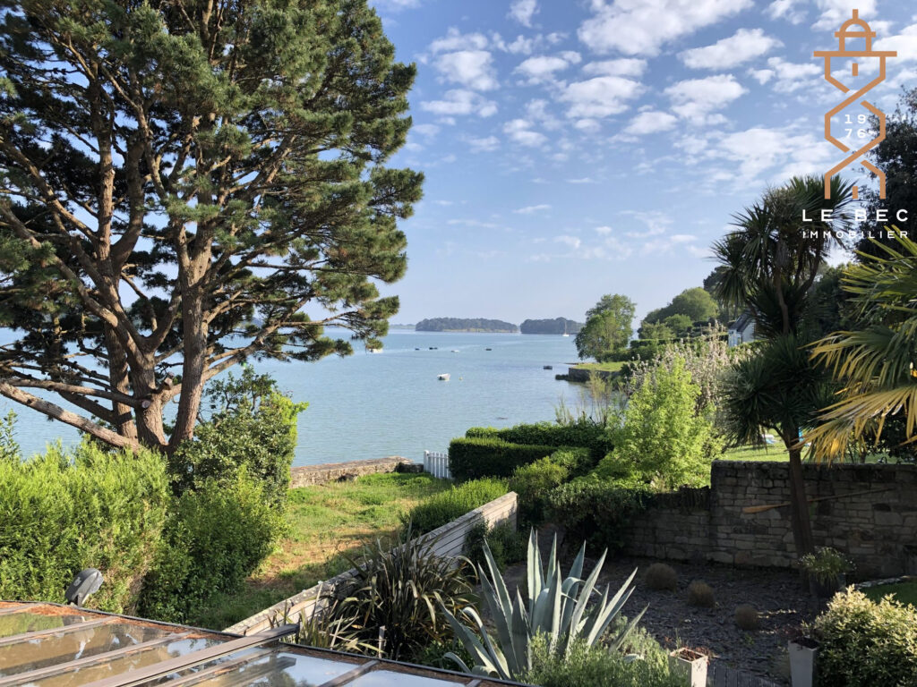 Bien: GOLFE DU MORBIHAN -  VUE DIRECTE  ET ACCES PRIVE A LA MER