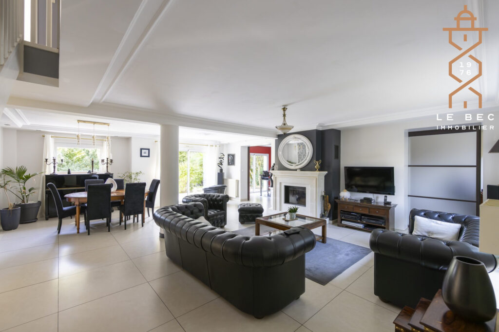 Bien: Maison contemporaine THEIX NOYALO à vendre - 5 chambres