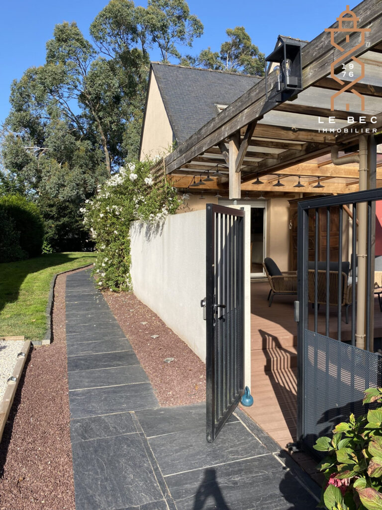 Bien: Ensemble de deux Maisons sur plus de 1000 m² de terrain à VANNES