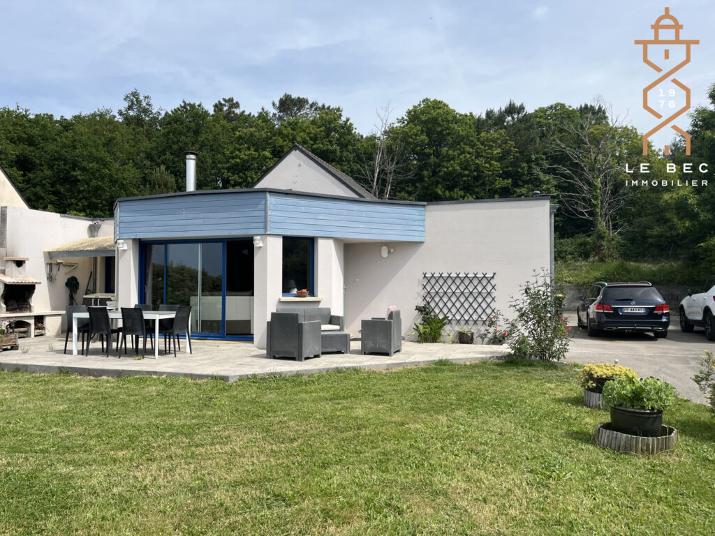 Bien: Maison traditionnelle à Vendre à  SAINT NOLFF