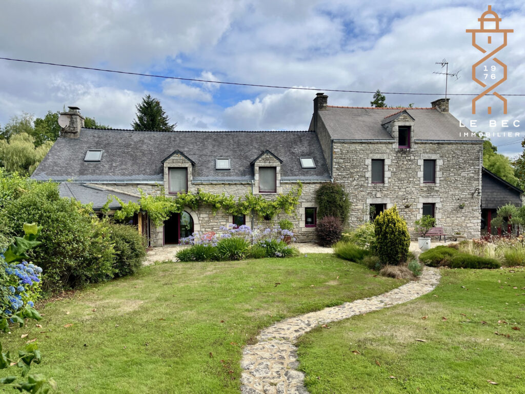 Bien: Maison de caractère 4 chambres à ELVEN