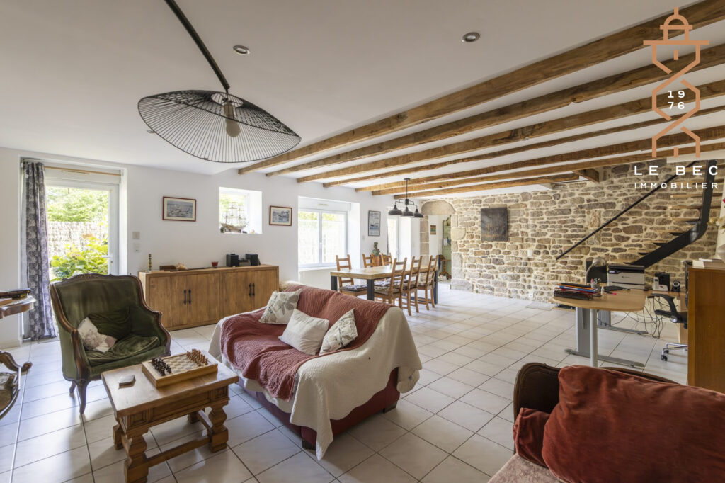 Bien: Maison de caractère 5 pièces sur 4000 m² de terrain à Vendre