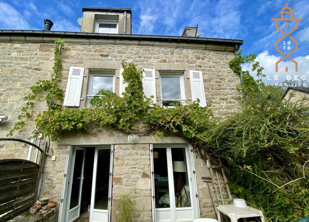 Bien: Maison de Bourg 3 chambres à Vendre à SAINT-NOLFF