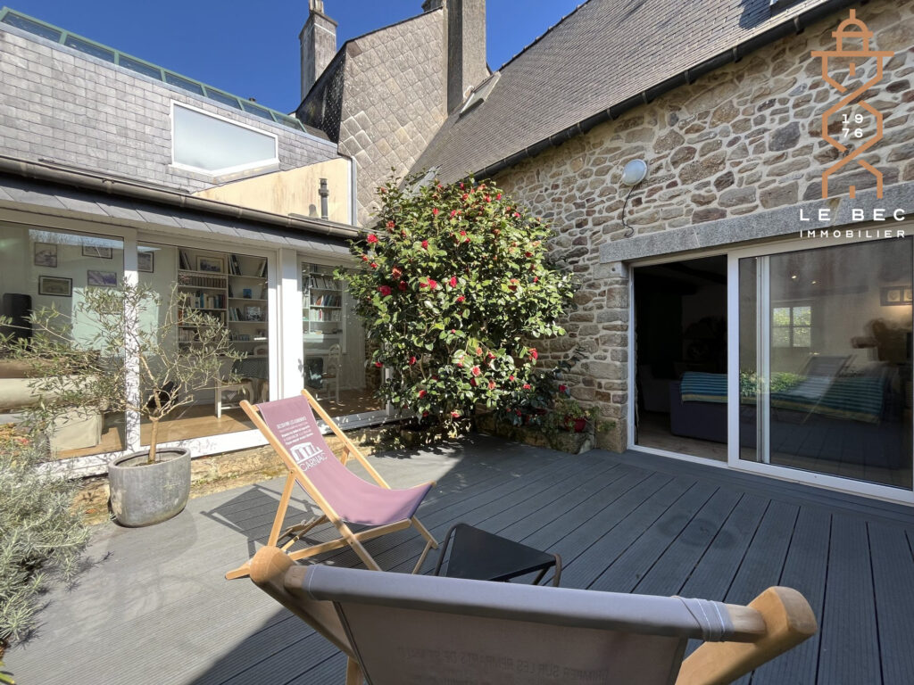 Bien: Charmante maison en pierres 2 chambres à Vendre au Centre ville de VANNES