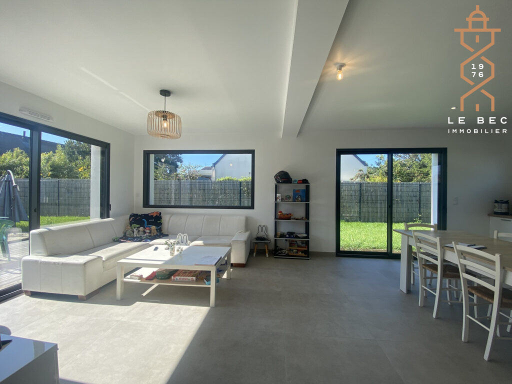 Bien: A vendre maison récente dans le bourg de SARZEAU