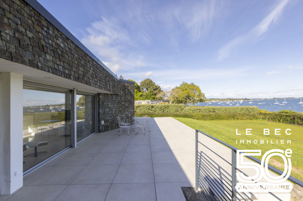 Bien: Propriété de plain-pied Vue imprenable sur le Golfe du Morbihan à Vendre