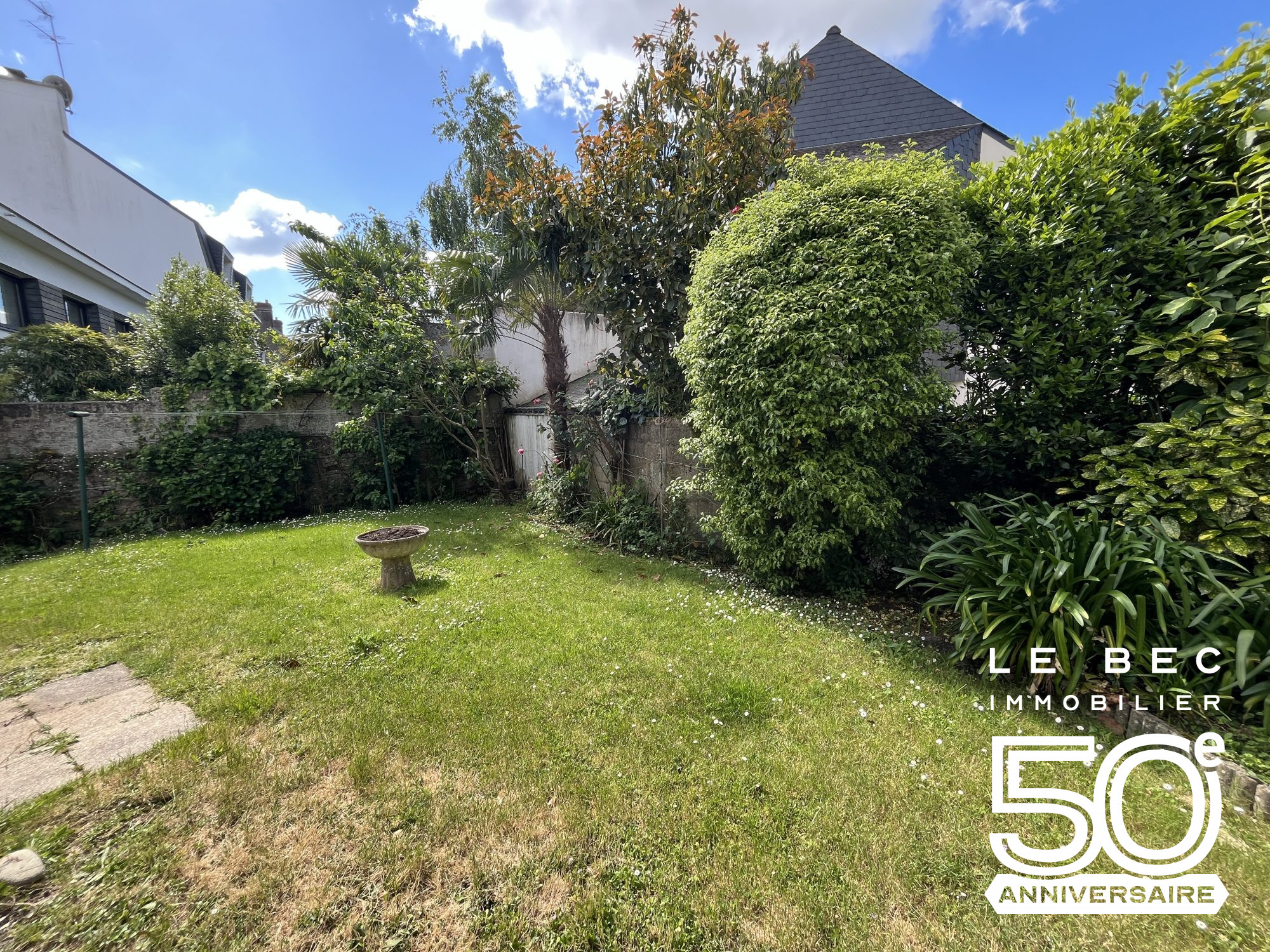 Bien: Maison de caractère sur jardin clos arboré Centre ville de VANNES