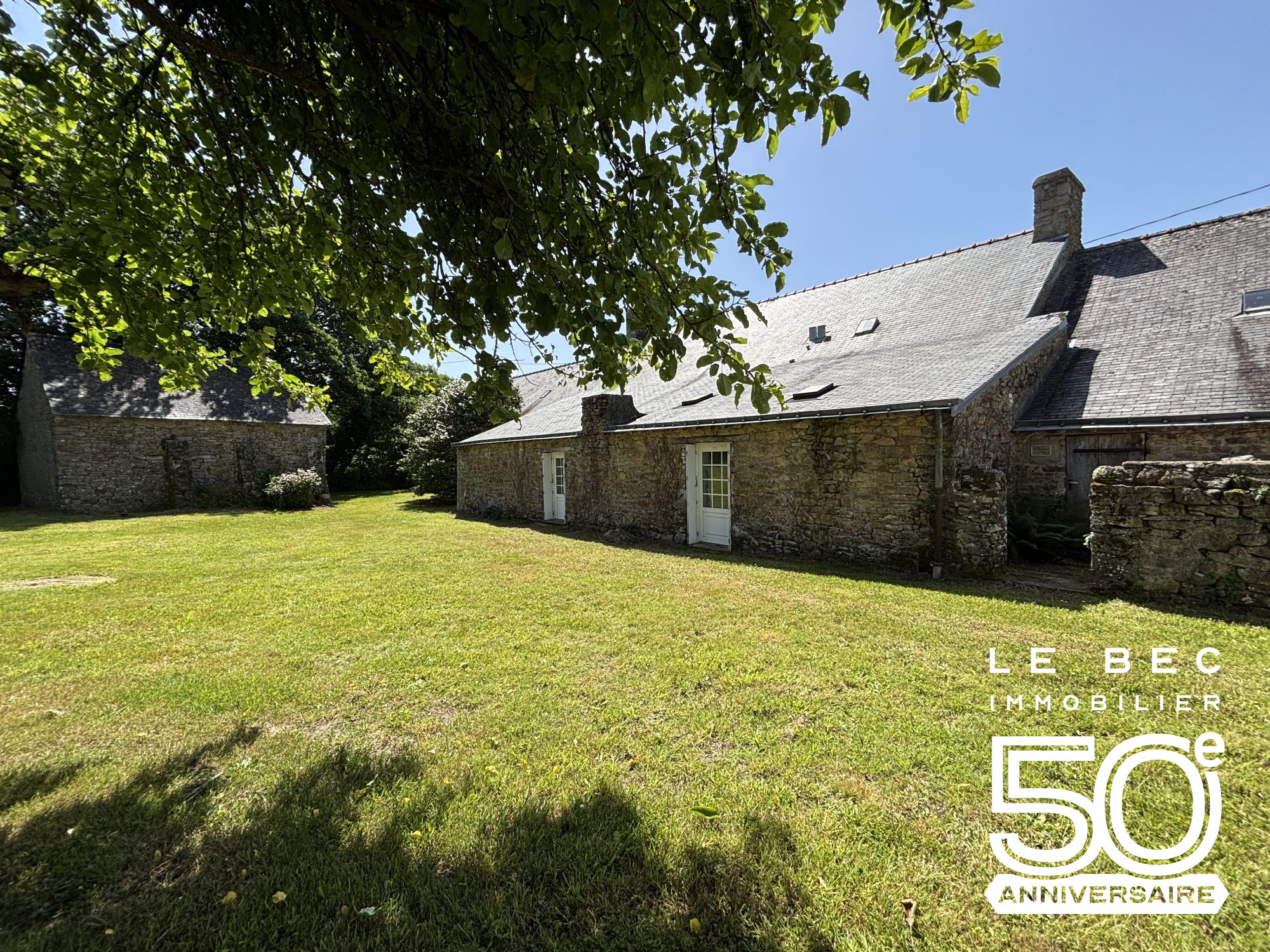 Bien: Longère en pierre avec terrain aux portes de Vannes