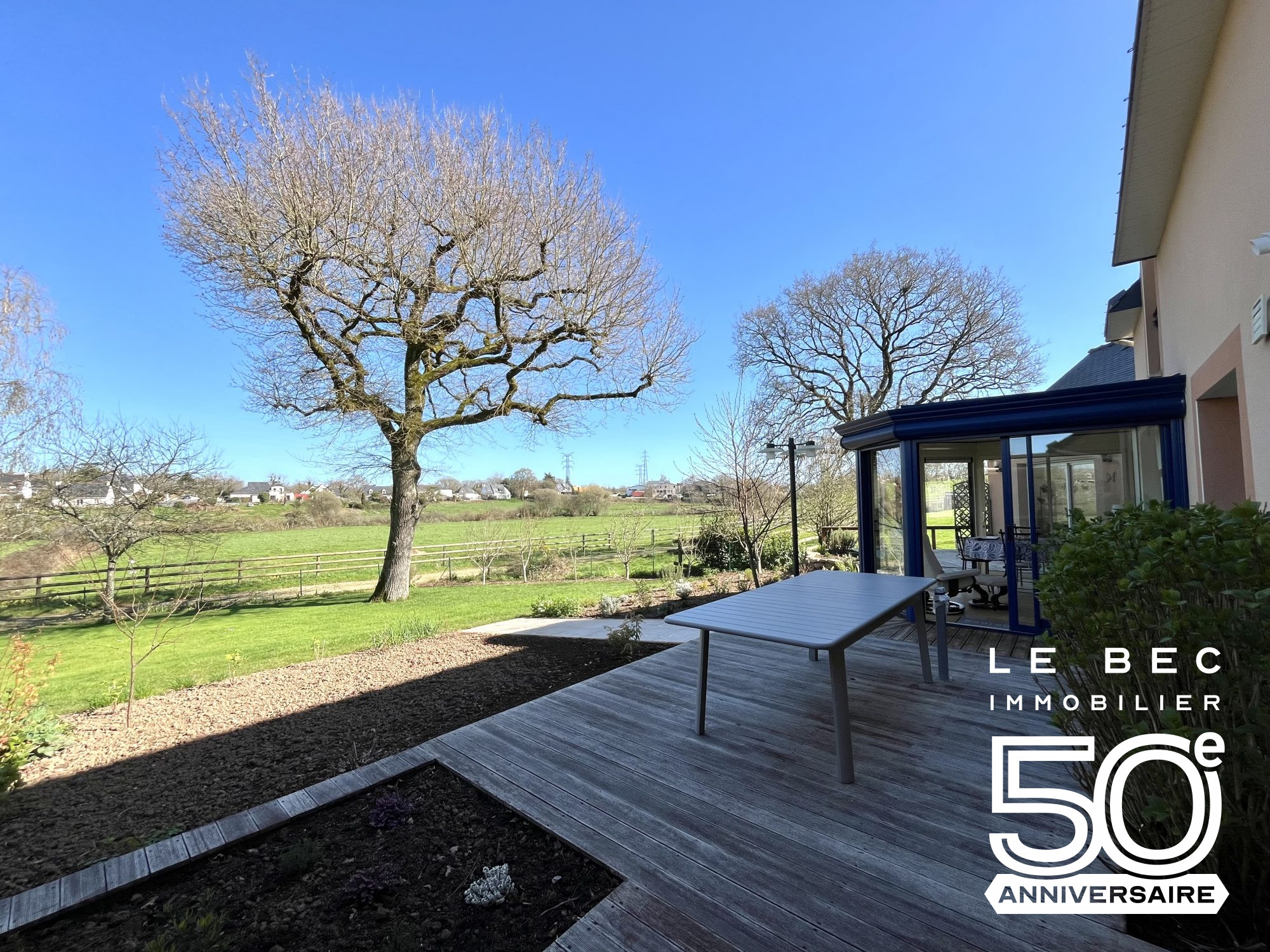 Bien: Maison 2003 sur 830 m² de terrain 4 chambres +2 studios à VENDRE