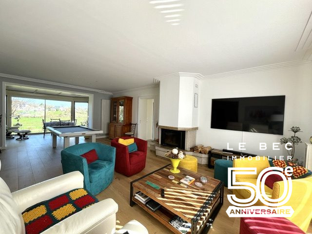 Bien: Maison 2003 sur 830 m² de terrain 4 chambres +2 studios à VENDRE