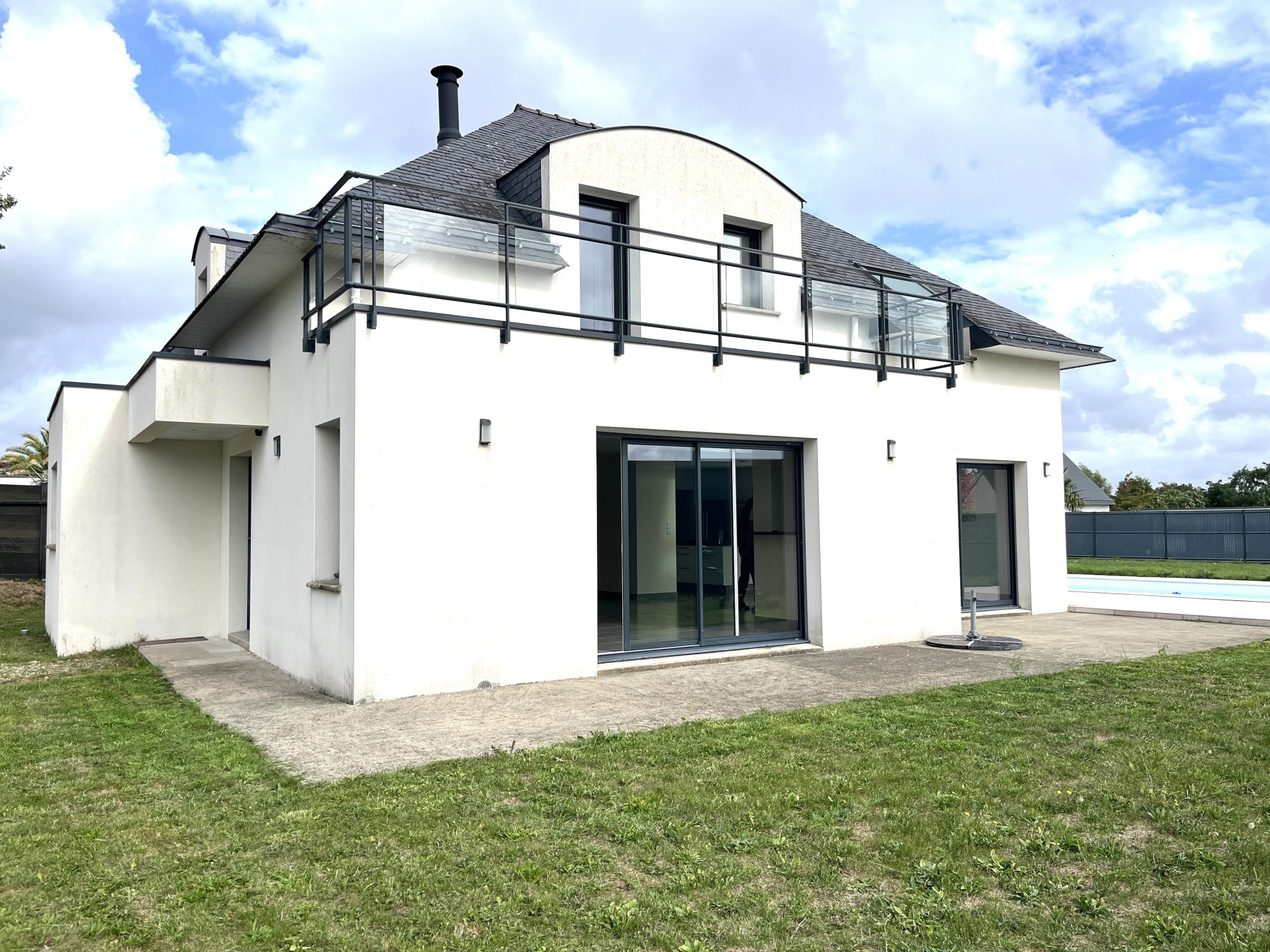 Bien: A VENDRE -VANNES Maison CONTEMPORAINE en impasse.