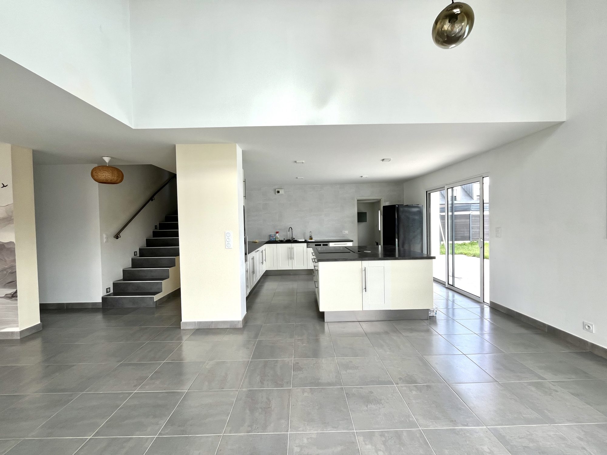 Bien: A VENDRE -VANNES Maison CONTEMPORAINE en impasse.