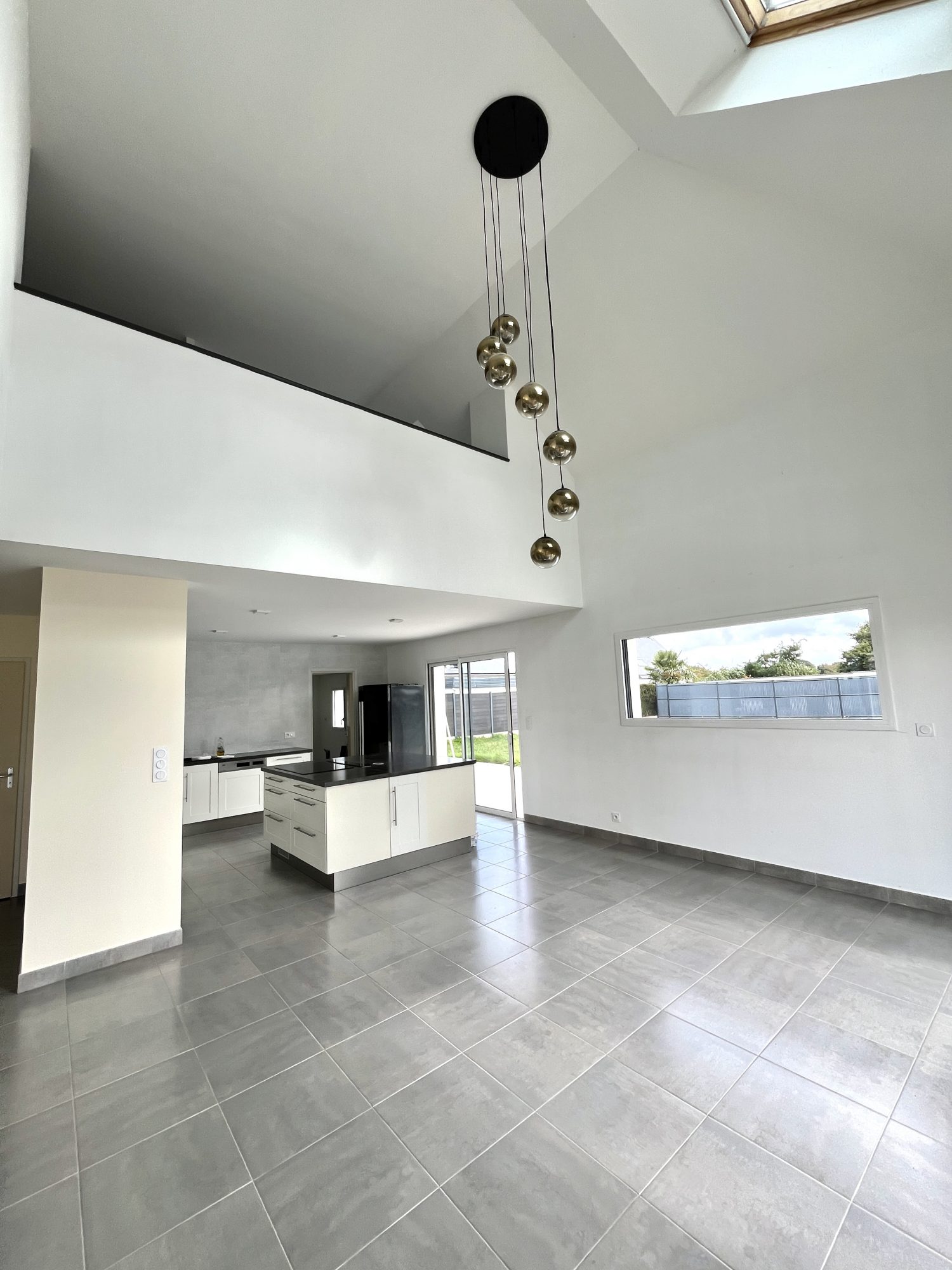 Bien: A VENDRE -VANNES Maison CONTEMPORAINE en impasse.