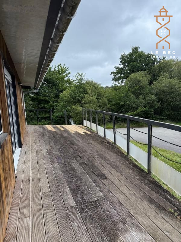 Bien: LOCAL PROFESSIONNEL A PROXIMITE de la RN 165