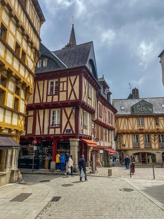 Bien: Une boutique de caractère dans l'intra-muros de Vannes !
