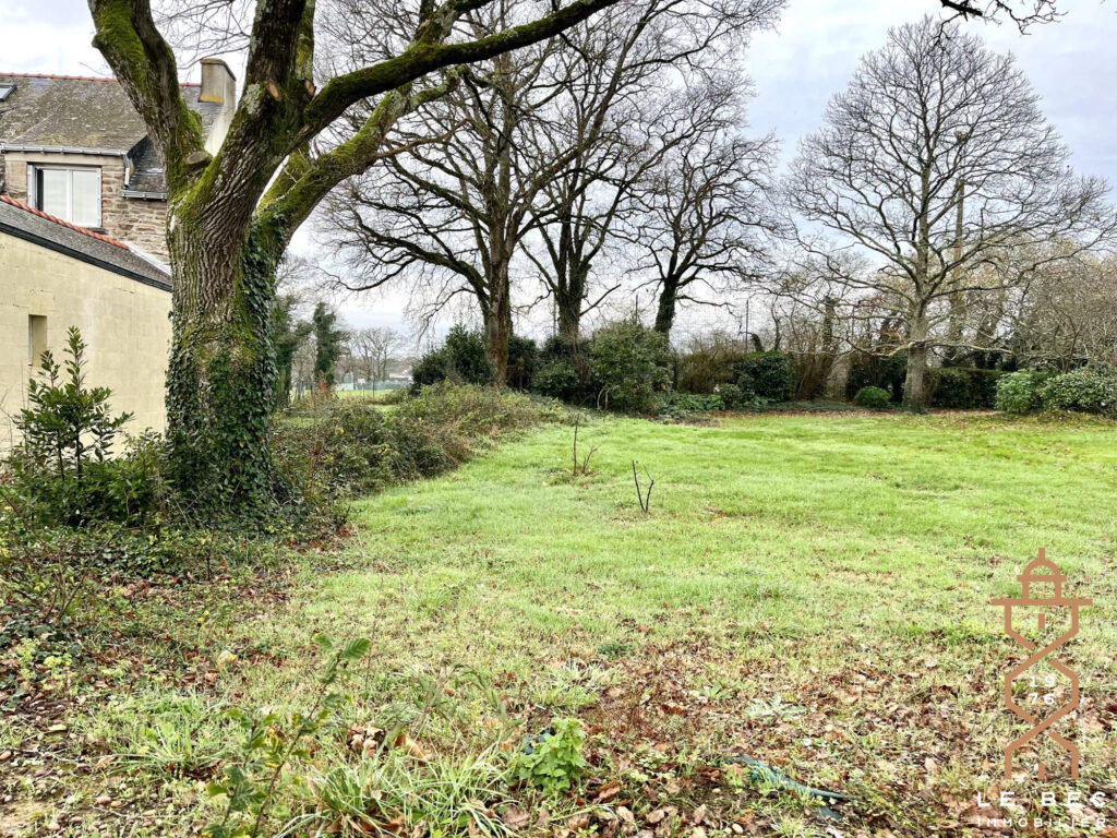 Bien: Terrain constructible 596 m² à Vendre SURZUR